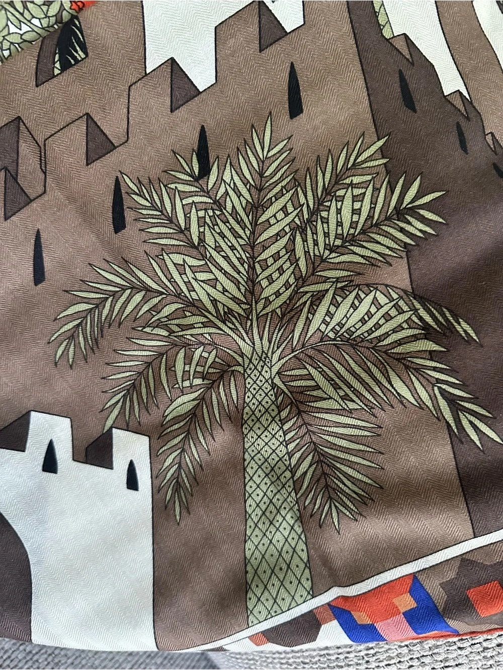 NEW in Box HERMÈS Le Palais des Quatre Vents  Shawl 140 Scarf